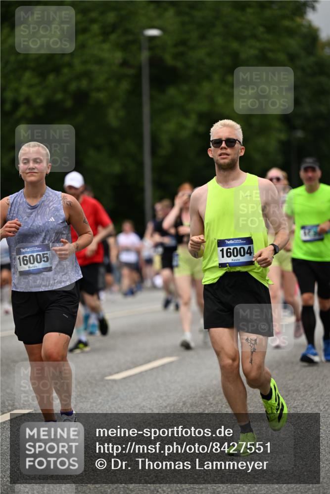 29.06.2025 - hella hamburg halbmarathon Dr. Thomas Lammeyer http://msf.ph/oto/8427551 29.06.2025 10:50:52 Kennedybrücke 1033, 1104, 1429, 1695, 1867, 1868, 1924, 2398, 2423, 2773, 2813, 2917, 3160, 3164, 3410, 3896, 4202, 4296, 4306, 4317, 4448, 4572, 5635, 5769, 5770, 6124, 6161, 6392, 8010, 8047, 8477, 8486, 8706, 9120, 9121, 9243, 9337, 9426, 9445, 9774, 10030, 10230, 10327, 10329, 10367, 11253, 11361 meine-sportfotos.de