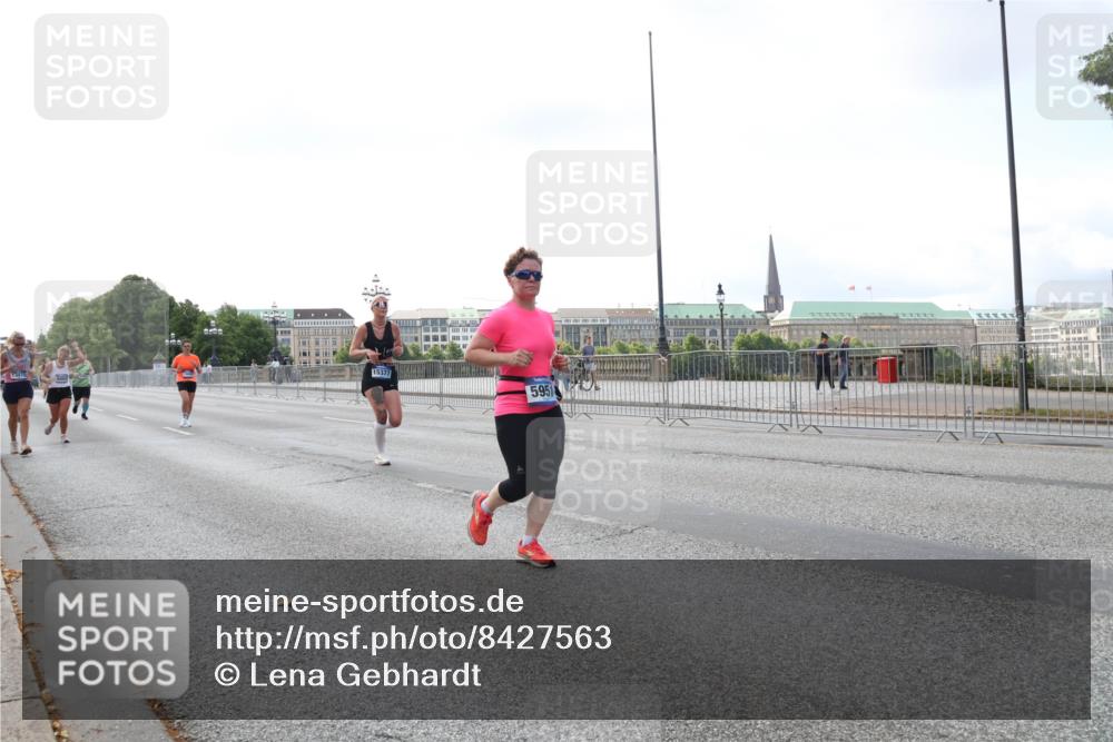 29.06.2025 - hella hamburg halbmarathon Lena Gebhardt http://msf.ph/oto/8427563 29.06.2025 10:06:43 Lombardsbrücke 13175, 15377, 5951, 1245, 1766, 1993, 4666, 4868, 5807, 5845, 5951, 6314, 6572, 6664, 8290, 8744, 8960, 9560, 10214, 10283, 10297, 10736, 10886, 12371, 12418, 13475, 13863, 14607, 15113, 15145, 15377, 15462, 15537, 15858, 16554, 16692, 16933, 17059, 17174, 18042, 18343, 18381, 18575, 18577, 18652, 18828, 18910, 18913 meine-sportfotos.de