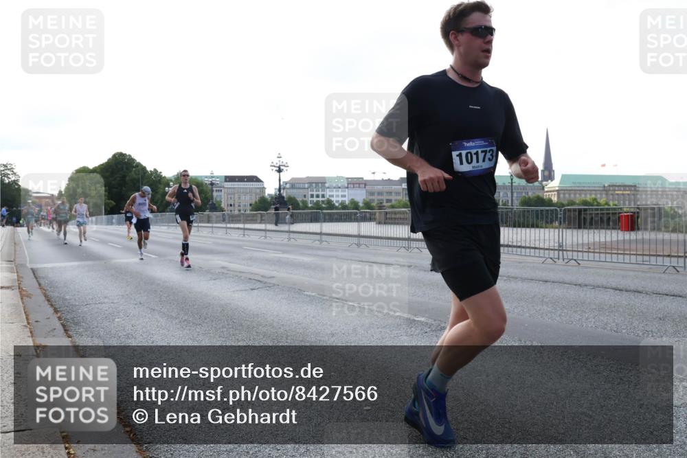 29.06.2025 - hella hamburg halbmarathon Lena Gebhardt http://msf.ph/oto/8427566 29.06.2025 09:44:12 Lombardsbrücke 10173, 1122, 1953, 2203, 2483, 2879, 3189, 3379, 5308, 5344, 7231, 7793, 8376, 8975, 9047, 9079, 9804, 10106, 10173, 10222, 10351, 10655, 10790, 11150, 11877, 13383, 13606, 14828, 15136, 15655, 16118, 17040, 17258, 18763, 18832 meine-sportfotos.de
