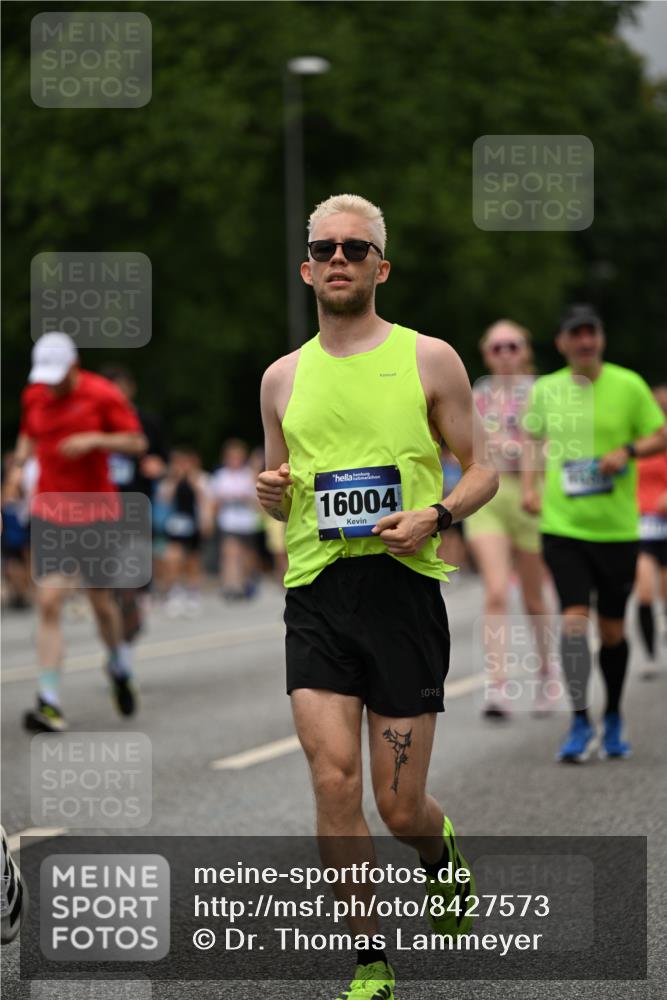 29.06.2025 - hella hamburg halbmarathon Dr. Thomas Lammeyer http://msf.ph/oto/8427573 29.06.2025 10:50:53 Kennedybrücke 1033, 1100, 1104, 1429, 1695, 1867, 1868, 1924, 2398, 2423, 2773, 2813, 2917, 3160, 3164, 3410, 3896, 4104, 4202, 4296, 4306, 4317, 4448, 4572, 5635, 5769, 5770, 5854, 5892, 6124, 6161, 6392, 8010, 8047, 8477, 8486, 8706, 9120, 9121, 9243, 9337, 9426, 9445, 9774, 10030, 10230, 10327, 10329, 10367, 11253, 11361, 11408 meine-sportfotos.de