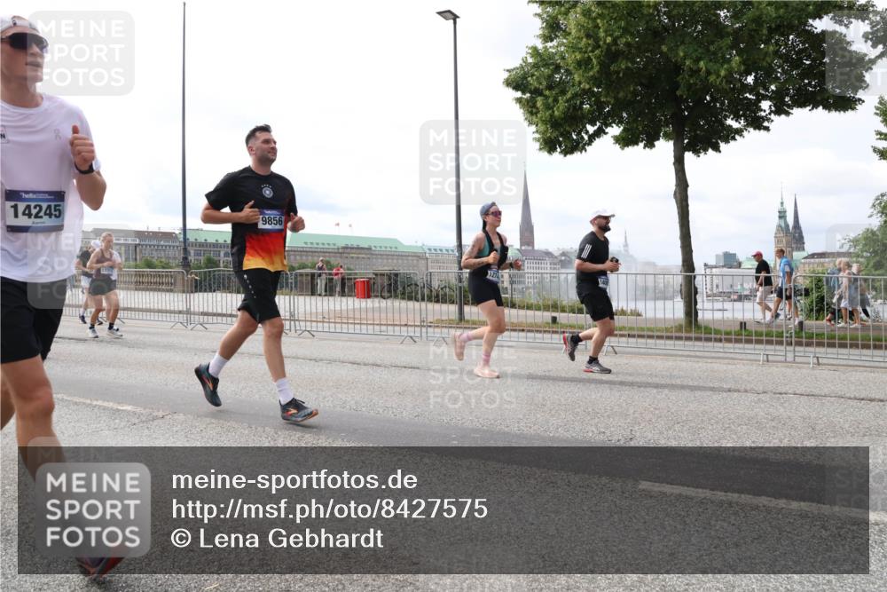 29.06.2025 - hella hamburg halbmarathon Lena Gebhardt http://msf.ph/oto/8427575 29.06.2025 10:19:30 Lombardsbrücke 14245, 9856, 1145, 1332, 1534, 1708, 1718, 1755, 2017, 2311, 2357, 2405, 2441, 2589, 2795, 2802, 2812, 2895, 2993, 2995, 3105, 3118, 3446, 3678, 4108, 4110, 4170, 4562, 4570, 4722, 4979, 5034, 5035, 5080, 5098, 5123, 5178, 5251, 5323, 5429, 5449, 5849, 5878, 6249, 6444, 6477, 6482, 6542, 6796, 6797, 6939, 7143, 7248, 7249, 7836, 8146, 8427, 8537, 8575, 8761, 8778, 9252, 9652, 9756, 9757, 9856, 10039, 10124, 10129, 10349, 10540, 10594 meine-sportfotos.de