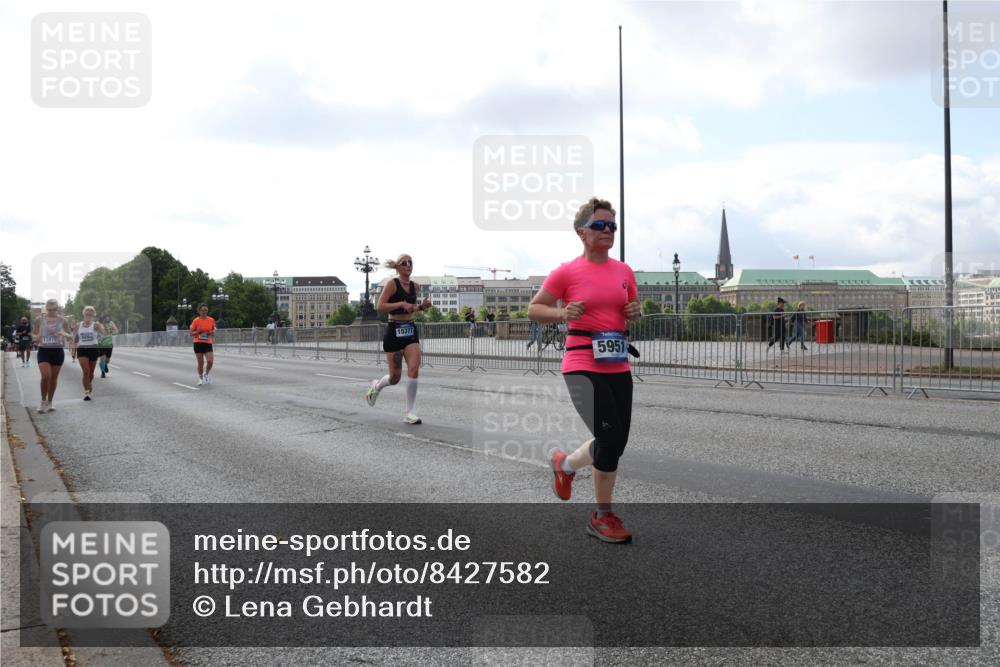 29.06.2025 - hella hamburg halbmarathon Lena Gebhardt http://msf.ph/oto/8427582 29.06.2025 10:06:44 Lombardsbrücke 15377, 5951, 1245, 1766, 1993, 4666, 4868, 5807, 5845, 5951, 6314, 6572, 6664, 8290, 8744, 8960, 9560, 10214, 10283, 10297, 10736, 10886, 12371, 12418, 13475, 13863, 14607, 15113, 15145, 15377, 15462, 15537, 15858, 16554, 16692, 16933, 17059, 17174, 18042, 18343, 18381, 18575, 18577, 18652, 18828, 18910, 18913 meine-sportfotos.de
