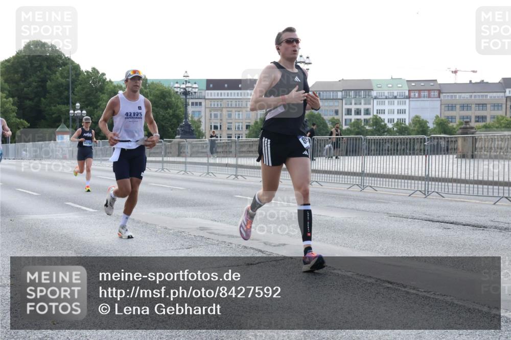 29.06.2025 - hella hamburg halbmarathon Lena Gebhardt http://msf.ph/oto/8427592 29.06.2025 09:44:13 Lombardsbrücke 10790, 42, 195, 1122, 1953, 2483, 2879, 3189, 3379, 5308, 5344, 7231, 7793, 8376, 8975, 9047, 9079, 9804, 10106, 10173, 10222, 10655, 10790, 11150, 11877, 13383, 13606, 14828, 15655, 16118, 17040, 17258, 18832 meine-sportfotos.de