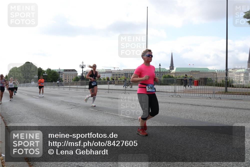 29.06.2025 - hella hamburg halbmarathon Lena Gebhardt http://msf.ph/oto/8427605 29.06.2025 10:06:44 Lombardsbrücke 15377, 5951, 1245, 1766, 1993, 4666, 4868, 5807, 5845, 5951, 6314, 6572, 6664, 8290, 8744, 8960, 9560, 10214, 10283, 10297, 10736, 10886, 12371, 12418, 13475, 13863, 14607, 15113, 15145, 15377, 15462, 15537, 15858, 16554, 16692, 16933, 17059, 17174, 18042, 18343, 18381, 18575, 18577, 18652, 18828, 18910, 18913 meine-sportfotos.de