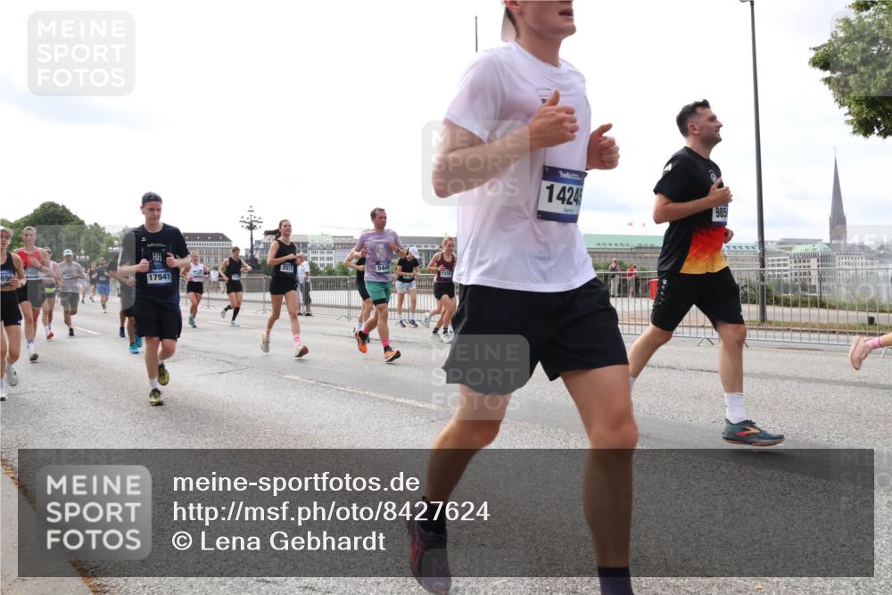 29.06.2025 - hella hamburg halbmarathon Lena Gebhardt http://msf.ph/oto/8427624 29.06.2025 10:19:31 Lombardsbrücke 2017, 5449, 696, 17941, 13781, 1424, 985, 1145, 1332, 1534, 1708, 1718, 1755, 2017, 2311, 2357, 2405, 2441, 2589, 2795, 2802, 2812, 2895, 2918, 2993, 2995, 3118, 3446, 3678, 4108, 4110, 4170, 4562, 4570, 4722, 4979, 5034, 5035, 5080, 5098, 5123, 5178, 5251, 5429, 5449, 5849, 5878, 6249, 6444, 6477, 6482, 6542, 6796, 6797, 6939, 7143, 7248, 7249, 7836, 7917, 8146, 8427, 8537, 8575, 8761, 8778, 9252, 9652, 9756, 9856, 10039, 10124, 10129, 10349, 10540, 10594 meine-sportfotos.de
