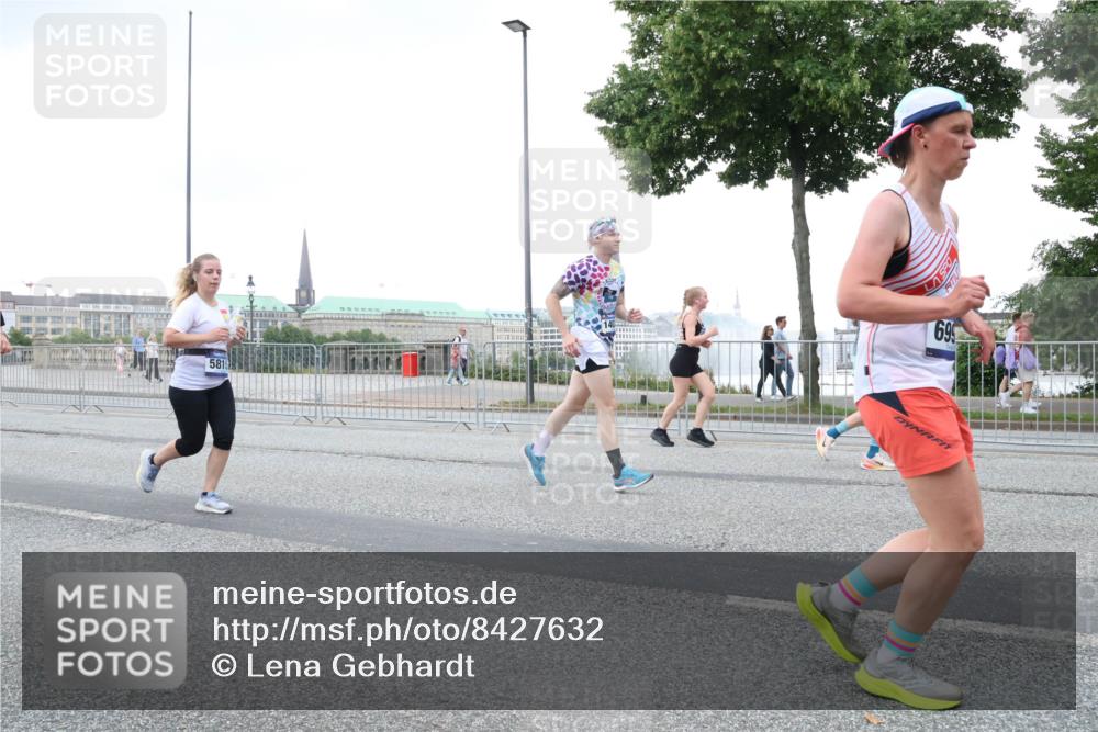 29.06.2025 - hella hamburg halbmarathon Lena Gebhardt http://msf.ph/oto/8427632 29.06.2025 10:53:47 Lombardsbrücke 581, 69, 1017, 1263, 1340, 1687, 1709, 1744, 1753, 1789, 1900, 1906, 1984, 2065, 2079, 2372, 2429, 2854, 3055, 3079, 3226, 3249, 3465, 3467, 3557, 4195, 4595, 4801, 5430, 5562, 5815, 5856, 5857, 5898, 5964, 6039, 6041, 6044, 6192, 6273, 6306, 6583, 6913, 6996, 7039, 7068, 7537, 7611, 7614, 7876, 7890, 8189, 8212, 8515, 8906, 8924, 9077, 9138, 9456, 9503, 9531, 9572, 9685, 9764, 9771, 9785, 10043, 10175, 10490, 11390, 12219 meine-sportfotos.de