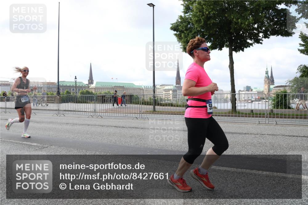 29.06.2025 - hella hamburg halbmarathon Lena Gebhardt http://msf.ph/oto/8427661 29.06.2025 10:06:44 Lombardsbrücke 15377, 59, 1245, 1766, 1993, 4666, 4868, 5807, 5845, 5951, 6314, 6572, 6664, 8290, 8744, 8960, 9560, 10214, 10283, 10297, 10736, 10886, 12371, 12418, 13475, 13863, 14607, 15113, 15145, 15377, 15462, 15537, 15858, 16554, 16692, 16933, 17059, 17174, 18042, 18343, 18381, 18575, 18577, 18652, 18828, 18910, 18913 meine-sportfotos.de