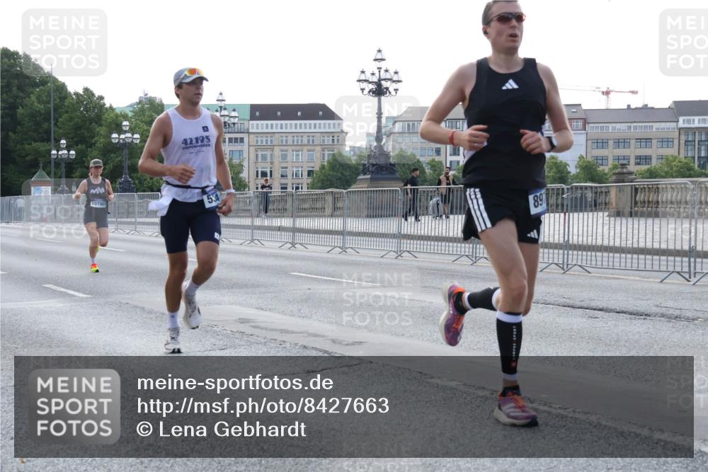 29.06.2025 - hella hamburg halbmarathon Lena Gebhardt http://msf.ph/oto/8427663 29.06.2025 09:44:14 Lombardsbrücke 42195, 10790, 5, 4, 89, 1122, 1953, 2483, 2879, 3075, 3189, 3379, 5308, 5344, 7231, 7793, 8376, 8975, 9047, 9079, 9804, 10106, 10173, 10222, 10655, 10790, 11150, 11877, 13383, 13606, 14828, 15655, 16118, 17040, 17258, 18832 meine-sportfotos.de