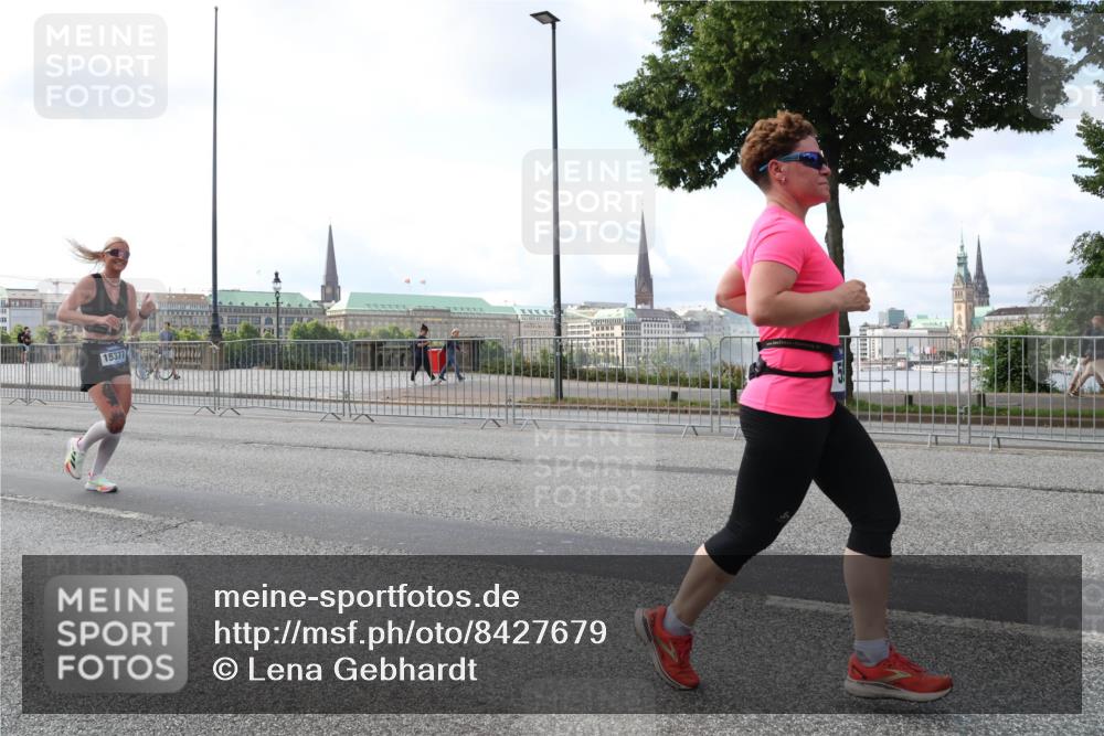 29.06.2025 - hella hamburg halbmarathon Lena Gebhardt http://msf.ph/oto/8427679 29.06.2025 10:06:45 Lombardsbrücke 15377, 1245, 1766, 1993, 4666, 4868, 5807, 5845, 5951, 6314, 6572, 6664, 8290, 8744, 8960, 9560, 10214, 10283, 10297, 10736, 10886, 12371, 12418, 13475, 13863, 14607, 15113, 15145, 15377, 15462, 15537, 15858, 16554, 16692, 16933, 17059, 17174, 18042, 18343, 18381, 18575, 18577, 18652, 18828, 18910, 18913 meine-sportfotos.de