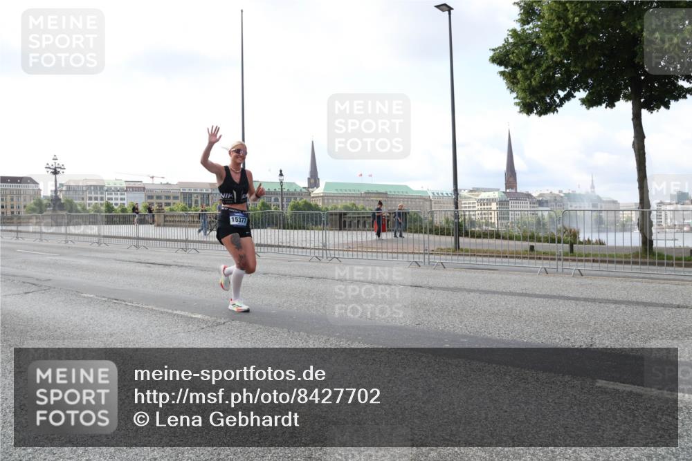 29.06.2025 - hella hamburg halbmarathon Lena Gebhardt http://msf.ph/oto/8427702 29.06.2025 10:06:45 Lombardsbrücke 15377, 1245, 1766, 1993, 4666, 4868, 5807, 5845, 5951, 6314, 6572, 6664, 8290, 8744, 8960, 9560, 10214, 10283, 10297, 10736, 10886, 12371, 12418, 13475, 13863, 14607, 15113, 15145, 15377, 15462, 15537, 15858, 16554, 16692, 16933, 17059, 17174, 18042, 18343, 18381, 18575, 18577, 18652, 18828, 18910, 18913 meine-sportfotos.de