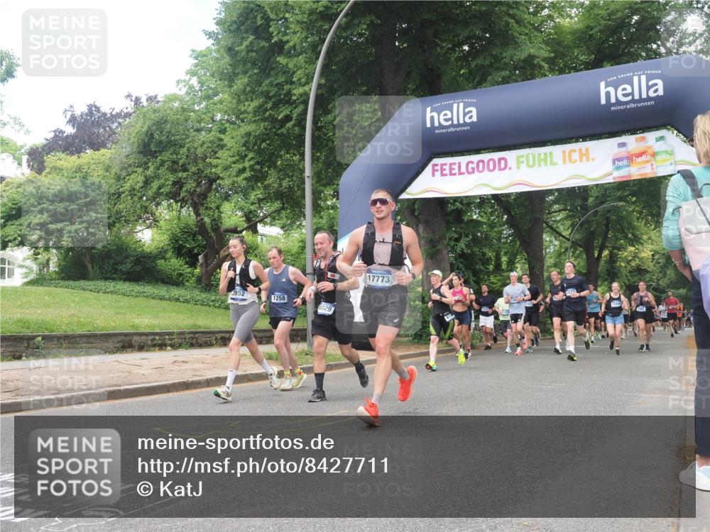 29.06.2025 - hella hamburg halbmarathon KatJ http://msf.ph/oto/8427711 29.06.2025 10:40:16 Zwischen KM18-KM19 1151, 1258, 2208, 3952, 4029, 5378, 5907, 6481, 7896, 8273 meine-sportfotos.de