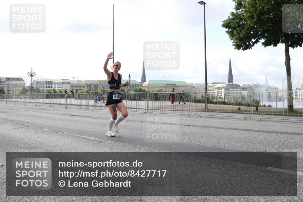 29.06.2025 - hella hamburg halbmarathon Lena Gebhardt http://msf.ph/oto/8427717 29.06.2025 10:06:45 Lombardsbrücke 15377, 1245, 1766, 1993, 4666, 4868, 5807, 5845, 5951, 6314, 6572, 6664, 8290, 8744, 8960, 9560, 10214, 10283, 10297, 10736, 10886, 12371, 12418, 13475, 13863, 14607, 15113, 15145, 15377, 15462, 15537, 15858, 16554, 16692, 16933, 17059, 17174, 18042, 18343, 18381, 18575, 18577, 18652, 18828, 18910, 18913 meine-sportfotos.de