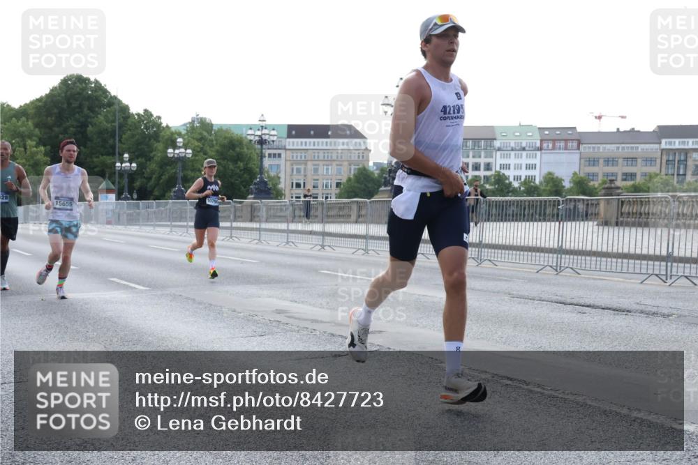 29.06.2025 - hella hamburg halbmarathon Lena Gebhardt http://msf.ph/oto/8427723 29.06.2025 09:44:14 Lombardsbrücke 28, 15655, 1079, 42, 195, 1122, 1953, 2483, 2879, 3075, 3189, 3379, 5308, 5344, 7231, 7793, 8376, 8975, 9047, 9079, 9804, 10106, 10173, 10222, 10655, 10790, 11150, 11877, 13383, 13606, 14828, 15655, 16118, 17040, 17258, 18832 meine-sportfotos.de