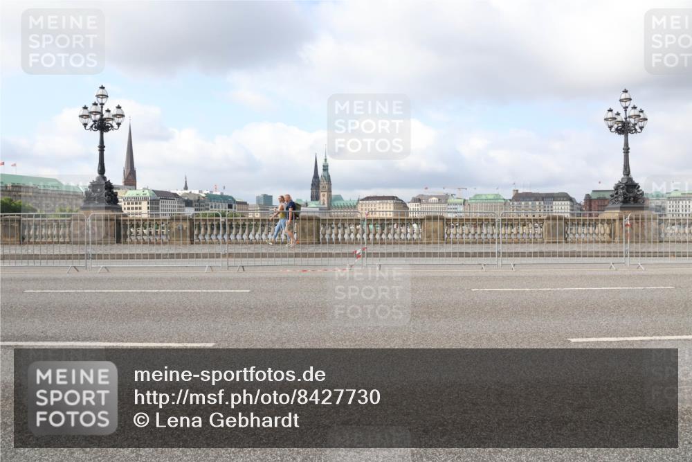 29.06.2025 - hella hamburg halbmarathon Lena Gebhardt http://msf.ph/oto/8427730 29.06.2025 08:59:22 Lombardsbrücke  meine-sportfotos.de