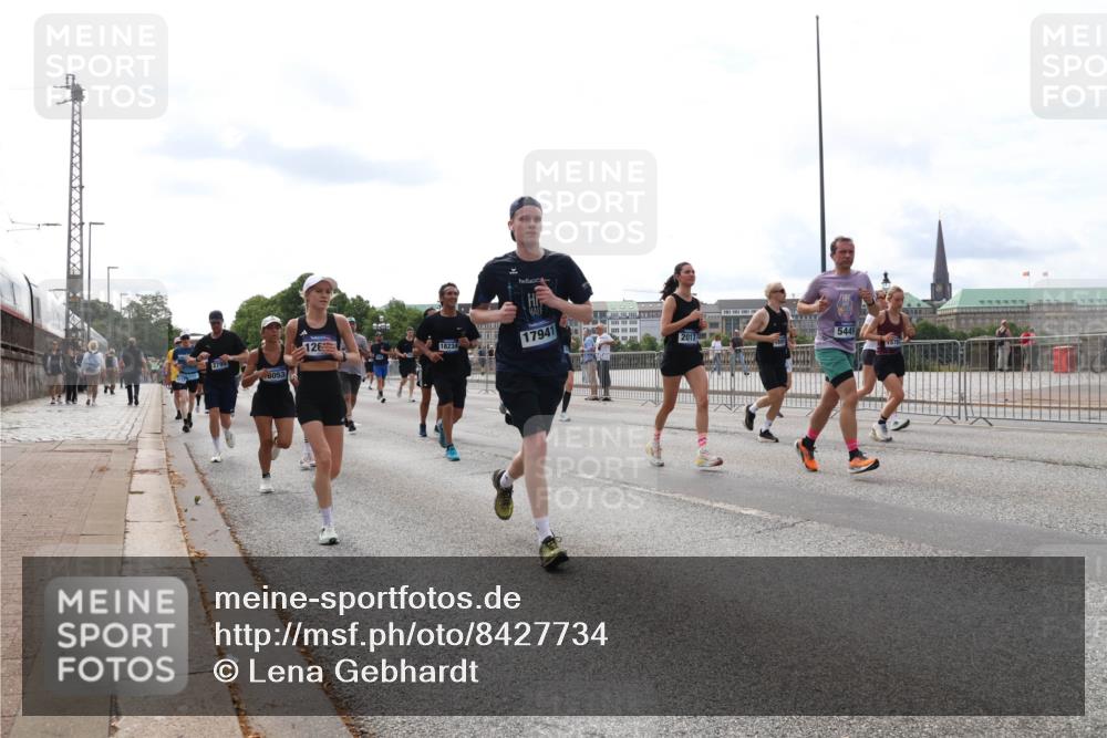 29.06.2025 - hella hamburg halbmarathon Lena Gebhardt http://msf.ph/oto/8427734 29.06.2025 10:19:31 Lombardsbrücke 2795, 8053, 126, 18234, 17941, 2017, 5449, 650, 1145, 1332, 1534, 1708, 1718, 1755, 2017, 2311, 2357, 2405, 2441, 2589, 2795, 2802, 2812, 2895, 2918, 2993, 2995, 3118, 3446, 3678, 4108, 4110, 4170, 4562, 4570, 4722, 4979, 5034, 5035, 5080, 5098, 5123, 5178, 5251, 5429, 5449, 5849, 5878, 6249, 6444, 6477, 6482, 6542, 6796, 6797, 6939, 7143, 7248, 7249, 7836, 7917, 8146, 8427, 8537, 8575, 8761, 8778, 9252, 9652, 9756, 9856, 10039, 10124, 10129, 10349, 10540, 10594 meine-sportfotos.de