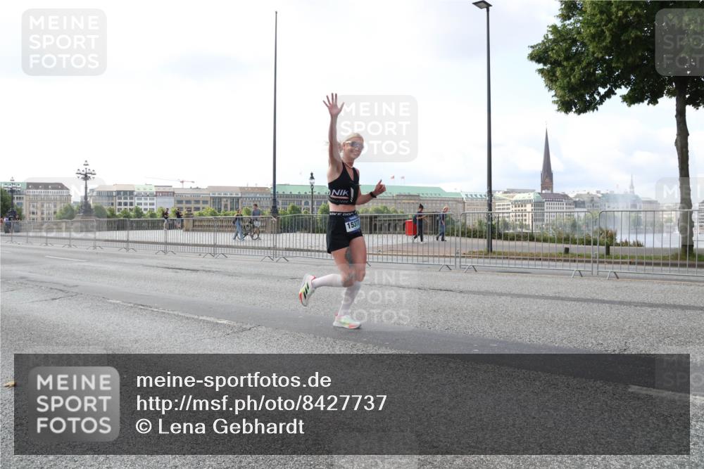 29.06.2025 - hella hamburg halbmarathon Lena Gebhardt http://msf.ph/oto/8427737 29.06.2025 10:06:45 Lombardsbrücke 15377, 1245, 1766, 1993, 4666, 4868, 5807, 5845, 5951, 6314, 6572, 6664, 8290, 8744, 8960, 9560, 10214, 10283, 10297, 10736, 10886, 12371, 12418, 13475, 13863, 14607, 15113, 15145, 15377, 15462, 15537, 15858, 16554, 16692, 16933, 17059, 17174, 18042, 18343, 18381, 18575, 18577, 18652, 18828, 18910, 18913 meine-sportfotos.de
