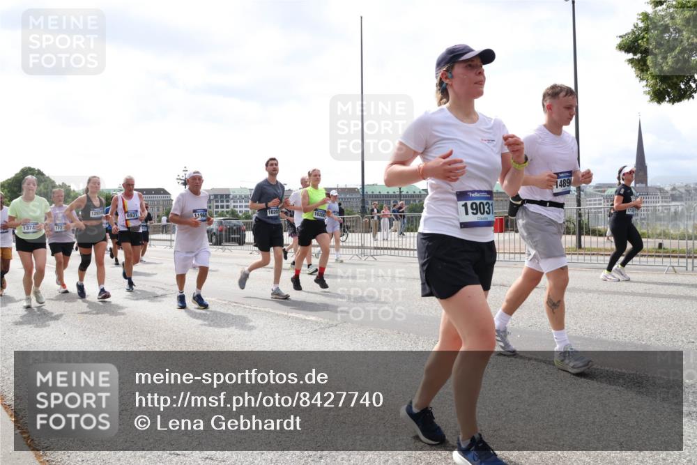 29.06.2025 - hella hamburg halbmarathon Lena Gebhardt http://msf.ph/oto/8427740 29.06.2025 10:43:40 Lombardsbrücke 1374, 172, 12654, 6931, 1020, 10200, 19031, 1489, 1023, 1026, 1095, 1155, 1306, 1310, 1400, 1459, 1816, 1878, 2073, 2733, 3238, 3288, 3329, 3390, 3597, 3638, 4056, 4302, 4367, 4627, 4866, 5192, 5201, 5214, 5293, 5370, 5720, 5890, 6012, 6036, 6096, 6226, 6334, 6440, 6895, 6931, 6971, 6973, 7197, 7205, 7206, 7489, 7504, 7872, 7926, 8000, 8058, 8135, 8233, 8408, 8435, 8504, 8870, 9639, 9641, 9704, 9831, 9976, 10083, 10097, 10200, 10202 meine-sportfotos.de