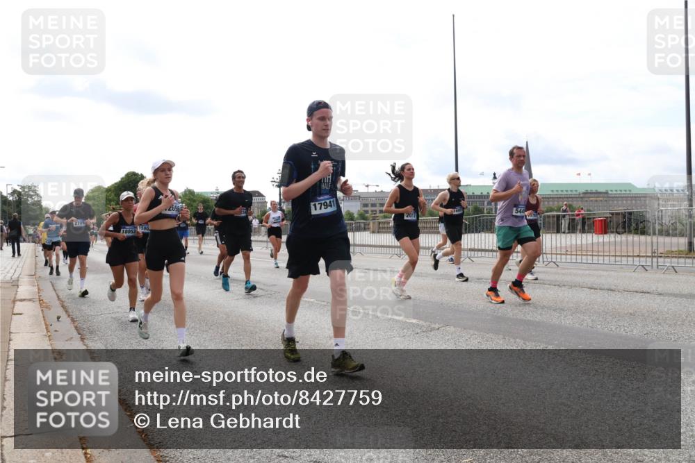 29.06.2025 - hella hamburg halbmarathon Lena Gebhardt http://msf.ph/oto/8427759 29.06.2025 10:19:32 Lombardsbrücke 2795, 18053, 1580, 17941, 2017, 1145, 1332, 1534, 1708, 1718, 1755, 2017, 2311, 2357, 2405, 2441, 2589, 2795, 2802, 2812, 2895, 2918, 2993, 2995, 3446, 3678, 4108, 4110, 4170, 4562, 4570, 4722, 4979, 5034, 5035, 5080, 5098, 5123, 5178, 5251, 5429, 5449, 5849, 5878, 6249, 6444, 6477, 6482, 6542, 6796, 6797, 6872, 6939, 7143, 7248, 7249, 7836, 7917, 8146, 8427, 8537, 8575, 8761, 8778, 9252, 9652, 9856, 10039, 10124, 10129, 10349, 10540, 10594 meine-sportfotos.de