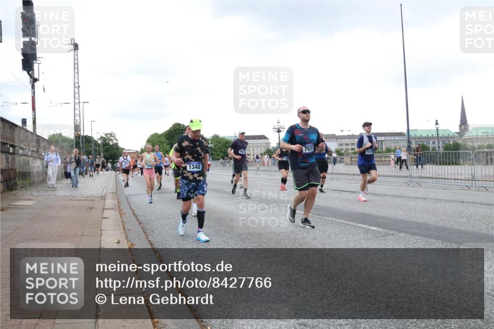 29.06.2025 - hella hamburg halbmarathon Lena Gebhardt http://msf.ph/oto/8427766 29.06.2025 10:53:48 Lombardsbrücke 1340, 1770, 7537, 1017, 1263, 1340, 1687, 1709, 1744, 1753, 1789, 1900, 1906, 1984, 2065, 2079, 2372, 2429, 2854, 3055, 3079, 3226, 3249, 3465, 3467, 3557, 4195, 4595, 4801, 4838, 5430, 5562, 5815, 5856, 5857, 5898, 5964, 6039, 6041, 6044, 6192, 6273, 6306, 6583, 6913, 6996, 7039, 7068, 7537, 7611, 7614, 7876, 7890, 8189, 8212, 8515, 8906, 8924, 9077, 9138, 9456, 9503, 9531, 9572, 9685, 9764, 9771, 9785, 10043, 10175, 11390 meine-sportfotos.de