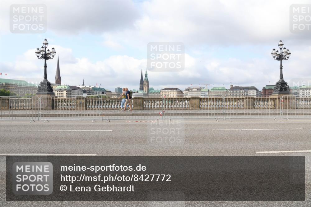29.06.2025 - hella hamburg halbmarathon Lena Gebhardt http://msf.ph/oto/8427772 29.06.2025 08:59:23 Lombardsbrücke  meine-sportfotos.de