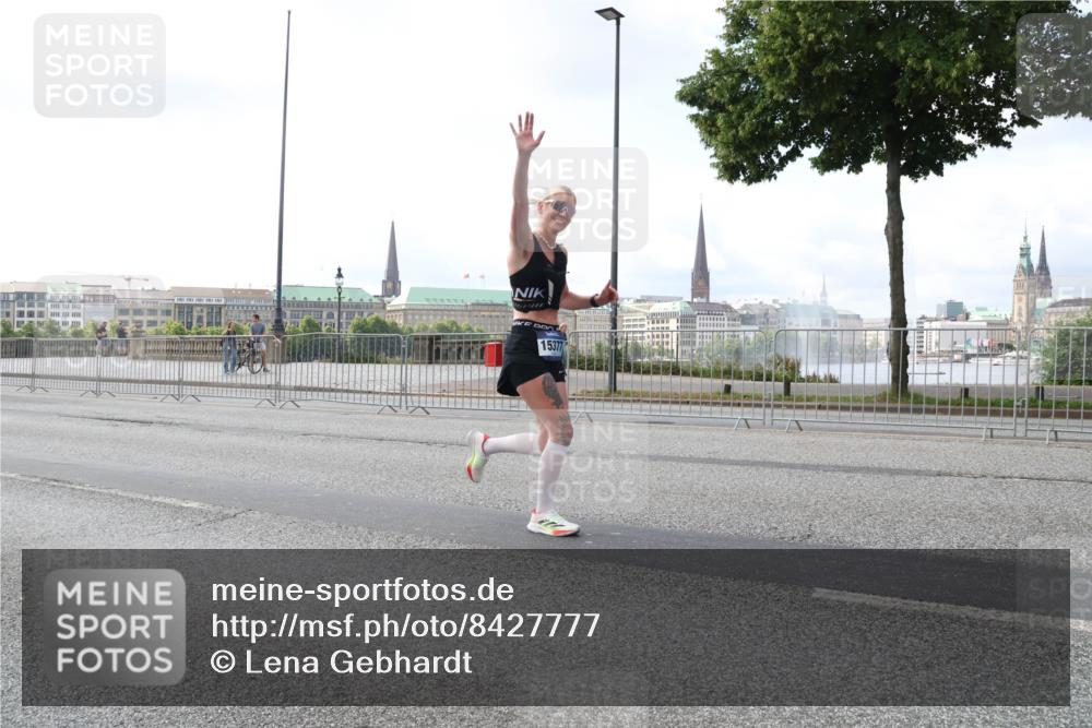 29.06.2025 - hella hamburg halbmarathon Lena Gebhardt http://msf.ph/oto/8427777 29.06.2025 10:06:45 Lombardsbrücke 15377, 1245, 1766, 1993, 4666, 4868, 5807, 5845, 5951, 6314, 6572, 6664, 8290, 8744, 8960, 9560, 10214, 10283, 10297, 10736, 10886, 12371, 12418, 13475, 13863, 14607, 15113, 15145, 15377, 15462, 15537, 15858, 16554, 16692, 16933, 17059, 17174, 18042, 18343, 18381, 18575, 18577, 18652, 18828, 18910, 18913 meine-sportfotos.de