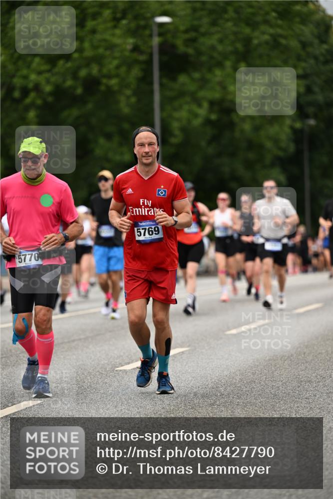 29.06.2025 - hella hamburg halbmarathon Dr. Thomas Lammeyer http://msf.ph/oto/8427790 29.06.2025 10:50:59 Kennedybrücke 1004, 1033, 1100, 1104, 1429, 1867, 1868, 1924, 2423, 2662, 2665, 2697, 2773, 2813, 3160, 3164, 3410, 3896, 4104, 4202, 4296, 4306, 4317, 4448, 4483, 4572, 5635, 5769, 5770, 5854, 5892, 6392, 6623, 7073, 7268, 7374, 8010, 8047, 8477, 8486, 8706, 9120, 9121, 9243, 9337, 9426, 9445, 9774, 9949, 10030, 10327, 10329, 11253, 11361, 11408 meine-sportfotos.de