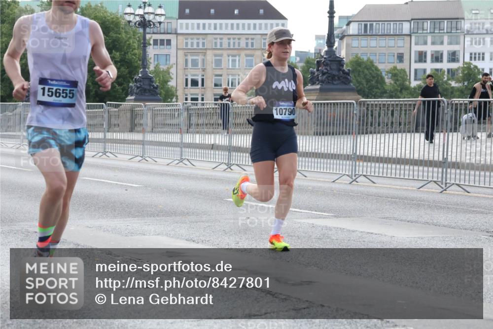 29.06.2025 - hella hamburg halbmarathon Lena Gebhardt http://msf.ph/oto/8427801 29.06.2025 09:44:16 Lombardsbrücke 15655, 10790, 1122, 1953, 2483, 2879, 3075, 3189, 3379, 5308, 5344, 7231, 7793, 8376, 8975, 9047, 9079, 10106, 10173, 10222, 10655, 10790, 11150, 11877, 13383, 13606, 13779, 14828, 15655, 16118, 17040, 17258, 18832, 19114 meine-sportfotos.de