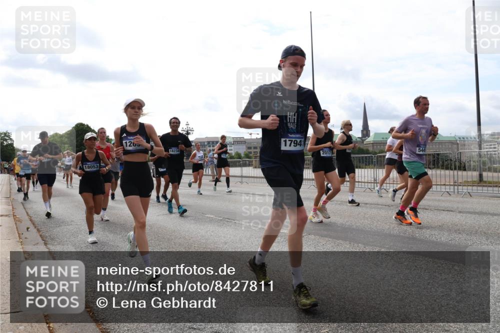 29.06.2025 - hella hamburg halbmarathon Lena Gebhardt http://msf.ph/oto/8427811 29.06.2025 10:19:32 Lombardsbrücke 18053, 1265, 18234, 1700, 17941, 10, 2017, 5449, 1145, 1332, 1534, 1708, 1718, 1755, 2017, 2311, 2357, 2405, 2441, 2589, 2795, 2802, 2812, 2895, 2918, 2993, 2995, 3446, 3678, 4108, 4110, 4170, 4562, 4570, 4722, 4979, 5034, 5035, 5080, 5098, 5123, 5178, 5251, 5429, 5449, 5849, 5878, 6249, 6444, 6477, 6482, 6542, 6796, 6797, 6872, 6939, 7143, 7248, 7249, 7836, 7917, 8146, 8427, 8537, 8575, 8761, 8778, 9252, 9652, 9856, 10039, 10124, 10129, 10349, 10540, 10594 meine-sportfotos.de