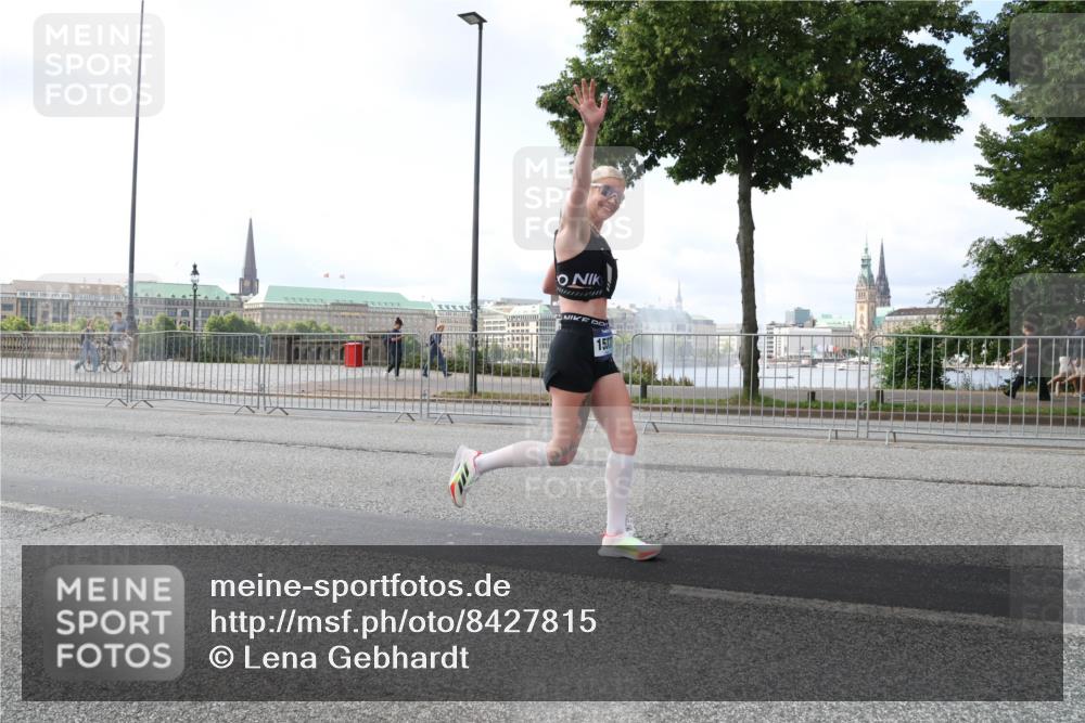 29.06.2025 - hella hamburg halbmarathon Lena Gebhardt http://msf.ph/oto/8427815 29.06.2025 10:06:46 Lombardsbrücke 153, 1245, 1766, 1993, 4666, 5807, 5845, 5951, 6572, 6664, 8290, 8744, 8960, 9560, 10214, 10283, 10297, 10736, 10886, 12371, 12418, 13475, 13863, 14607, 15113, 15377, 15462, 15537, 15858, 16554, 16692, 16933, 17059, 17174, 18042, 18343, 18381, 18575, 18577, 18652, 18828, 18910, 18913 meine-sportfotos.de