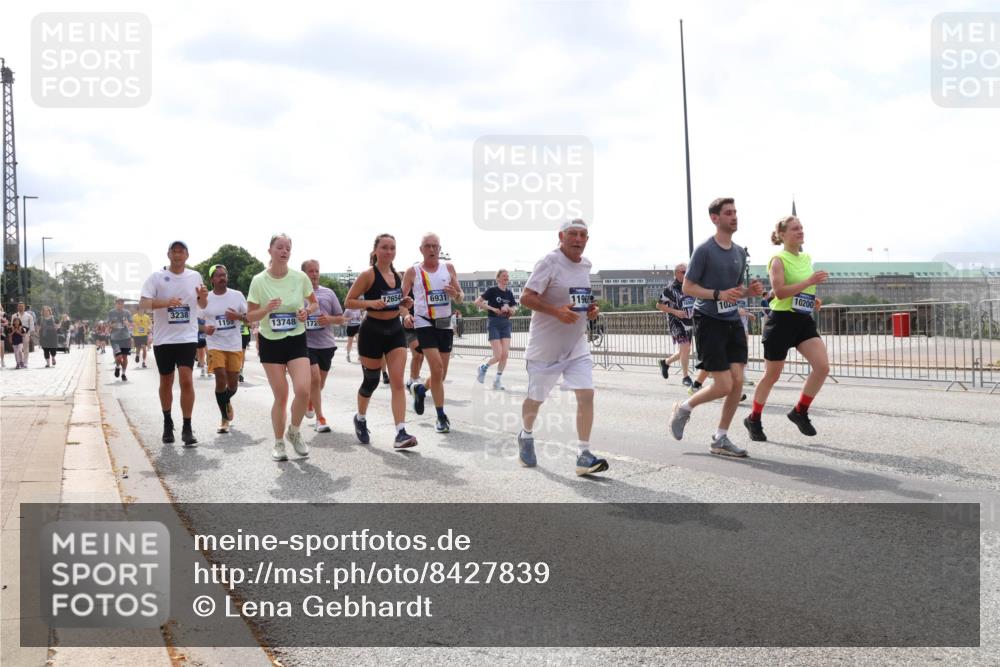 29.06.2025 - hella hamburg halbmarathon Lena Gebhardt http://msf.ph/oto/8427839 29.06.2025 10:43:40 Lombardsbrücke 12654, 6931, 119699, 3238, 1020, 1155, 10200, 13748, 172, 1023, 1026, 1095, 1155, 1306, 1310, 1400, 1459, 1816, 1878, 2073, 2733, 3238, 3288, 3329, 3390, 3597, 3638, 4056, 4302, 4367, 4627, 4866, 5192, 5201, 5214, 5293, 5370, 5720, 5890, 6012, 6036, 6096, 6226, 6334, 6440, 6895, 6931, 6971, 6973, 7197, 7205, 7206, 7489, 7504, 7872, 7926, 8000, 8058, 8135, 8233, 8408, 8435, 8504, 8870, 9639, 9641, 9704, 9831, 9976, 10083, 10097, 10200, 10202 meine-sportfotos.de