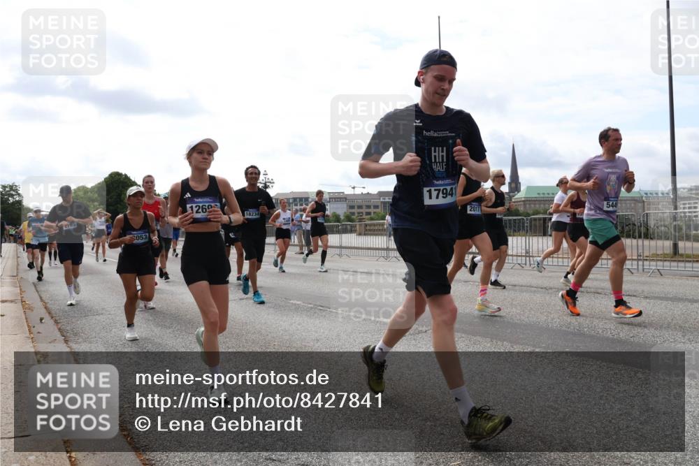 29.06.2025 - hella hamburg halbmarathon Lena Gebhardt http://msf.ph/oto/8427841 29.06.2025 10:19:32 Lombardsbrücke 053, 1260, 18234, 17941, 2017, 544, 1145, 1332, 1534, 1708, 1718, 1755, 2017, 2311, 2357, 2405, 2441, 2589, 2795, 2802, 2812, 2895, 2918, 2993, 2995, 3446, 3678, 4108, 4110, 4170, 4562, 4570, 4722, 4979, 5034, 5035, 5080, 5098, 5123, 5178, 5251, 5429, 5449, 5849, 5878, 6249, 6444, 6477, 6482, 6542, 6796, 6797, 6872, 6939, 7143, 7248, 7249, 7836, 7917, 8146, 8427, 8537, 8575, 8761, 8778, 9252, 9652, 9856, 10039, 10124, 10129, 10349, 10540, 10594 meine-sportfotos.de