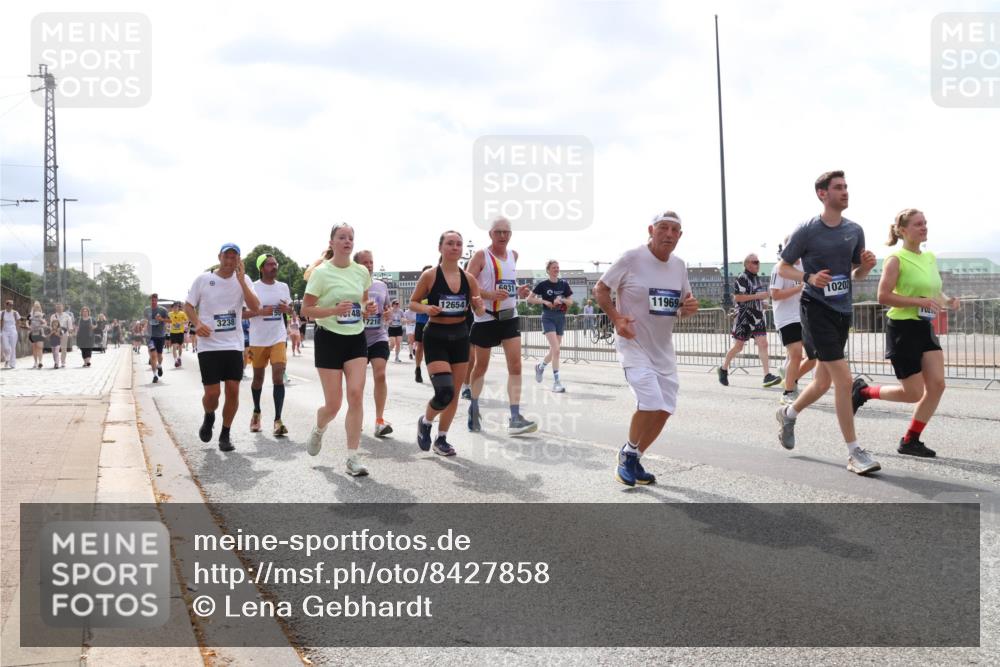 29.06.2025 - hella hamburg halbmarathon Lena Gebhardt http://msf.ph/oto/8427858 29.06.2025 10:43:41 Lombardsbrücke 10202, 12654, 11969, 1023, 1026, 1095, 1155, 1306, 1310, 1400, 1459, 1816, 1878, 2073, 2733, 3238, 3288, 3329, 3390, 3597, 3638, 4056, 4302, 4367, 4627, 4866, 5192, 5201, 5214, 5293, 5370, 5720, 5890, 6012, 6036, 6096, 6226, 6334, 6440, 6895, 6931, 6971, 6973, 7197, 7205, 7206, 7489, 7504, 7872, 7926, 8000, 8058, 8135, 8233, 8408, 8435, 8504, 8870, 9639, 9641, 9704, 9831, 9976, 10083, 10097, 10200, 10202 meine-sportfotos.de