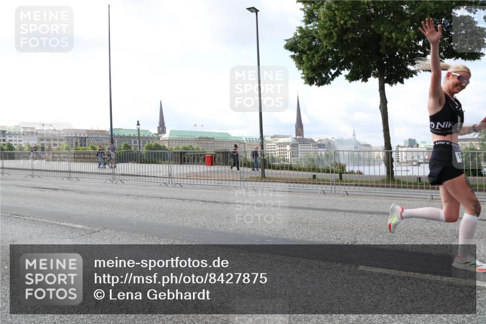29.06.2025 - hella hamburg halbmarathon Lena Gebhardt http://msf.ph/oto/8427875 29.06.2025 10:06:46 Lombardsbrücke 1245, 1766, 1993, 4666, 5807, 5845, 5951, 6572, 6664, 8290, 8744, 8960, 9560, 10214, 10283, 10297, 10736, 10886, 12371, 12418, 13475, 13863, 14607, 15113, 15377, 15462, 15537, 15858, 16554, 16692, 16933, 17059, 17174, 18042, 18343, 18381, 18575, 18577, 18652, 18828, 18910, 18913 meine-sportfotos.de