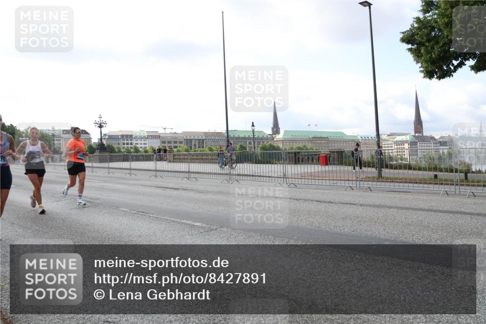 29.06.2025 - hella hamburg halbmarathon Lena Gebhardt http://msf.ph/oto/8427891 29.06.2025 10:06:46 Lombardsbrücke 1245, 1766, 1993, 4666, 5807, 5845, 5951, 6572, 6664, 8290, 8744, 8960, 9560, 10214, 10283, 10297, 10736, 10886, 12371, 12418, 13475, 13863, 14607, 15113, 15377, 15462, 15537, 15858, 16554, 16692, 16933, 17059, 17174, 18042, 18343, 18381, 18575, 18577, 18652, 18828, 18910, 18913 meine-sportfotos.de