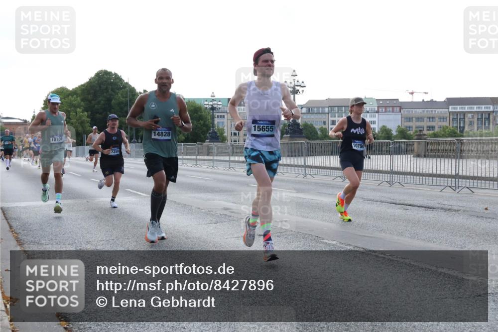 29.06.2025 - hella hamburg halbmarathon Lena Gebhardt http://msf.ph/oto/8427896 29.06.2025 09:44:17 Lombardsbrücke 10106, 7258, 14828, 15655, 10790, 1122, 1953, 2483, 2879, 3075, 3189, 3379, 3968, 5308, 5344, 7231, 7793, 8376, 8975, 9047, 9079, 10106, 10173, 10222, 10655, 10790, 11150, 11877, 13383, 13606, 13779, 14828, 15655, 16118, 17040, 17258, 18832, 19114 meine-sportfotos.de