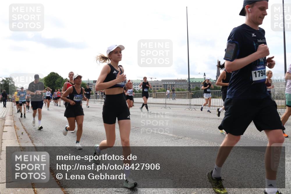 29.06.2025 - hella hamburg halbmarathon Lena Gebhardt http://msf.ph/oto/8427906 29.06.2025 10:19:32 Lombardsbrücke 18053, 16159, 1794, 1145, 1332, 1534, 1708, 1718, 1755, 2017, 2311, 2357, 2405, 2441, 2589, 2795, 2802, 2812, 2895, 2918, 2993, 2995, 3446, 3678, 4108, 4110, 4170, 4562, 4570, 4722, 4979, 5034, 5035, 5080, 5098, 5123, 5178, 5251, 5429, 5449, 5849, 5878, 6249, 6444, 6477, 6482, 6542, 6796, 6797, 6872, 6939, 7143, 7248, 7249, 7836, 7917, 8146, 8427, 8537, 8575, 8761, 8778, 9252, 9652, 9856, 10039, 10124, 10129, 10349, 10540, 10594 meine-sportfotos.de