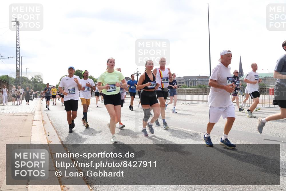 29.06.2025 - hella hamburg halbmarathon Lena Gebhardt http://msf.ph/oto/8427911 29.06.2025 10:43:41 Lombardsbrücke 1155, 3238, 5748, 1310, 2654, 210, 6931, 119, 1518, 1023, 1026, 1095, 1155, 1306, 1310, 1400, 1459, 1816, 1878, 2073, 2733, 3238, 3288, 3329, 3390, 3597, 3638, 4056, 4302, 4367, 4627, 4866, 5192, 5201, 5214, 5293, 5370, 5720, 5890, 6012, 6036, 6096, 6226, 6334, 6440, 6895, 6931, 6971, 6973, 7197, 7205, 7206, 7489, 7504, 7872, 7926, 8000, 8058, 8135, 8233, 8408, 8435, 8504, 8870, 9639, 9641, 9704, 9831, 9976, 10083, 10097, 10200, 10202 meine-sportfotos.de