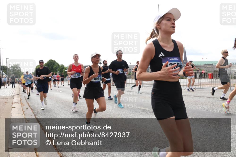 29.06.2025 - hella hamburg halbmarathon Lena Gebhardt http://msf.ph/oto/8427937 29.06.2025 10:19:33 Lombardsbrücke 15802, 95, 18053, 8234, 96, 1145, 1332, 1534, 1708, 1718, 1755, 2017, 2311, 2357, 2405, 2441, 2589, 2795, 2812, 2895, 2918, 2993, 2995, 3446, 3678, 4108, 4110, 4170, 4562, 4570, 4722, 4979, 5034, 5035, 5080, 5098, 5123, 5178, 5251, 5429, 5449, 5849, 5878, 6444, 6477, 6482, 6542, 6796, 6797, 6872, 6874, 6939, 7143, 7248, 7249, 7836, 7917, 8146, 8427, 8537, 8575, 8761, 8778, 9252, 9652, 9856, 10039, 10124, 10129, 10349, 10540, 10594 meine-sportfotos.de