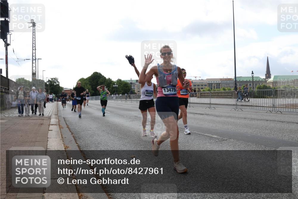 29.06.2025 - hella hamburg halbmarathon Lena Gebhardt http://msf.ph/oto/8427961 29.06.2025 10:06:47 Lombardsbrücke 13475, 6664, 16692, 1245, 1766, 1993, 4666, 5807, 5845, 5951, 6572, 6664, 8290, 8744, 8960, 9560, 10214, 10283, 10297, 10736, 10886, 12371, 12418, 12550, 13475, 13863, 14607, 15113, 15377, 15462, 15858, 16554, 16692, 16933, 17059, 17174, 17895, 18042, 18316, 18343, 18381, 18575, 18577, 18652, 18828, 18910, 18913 meine-sportfotos.de