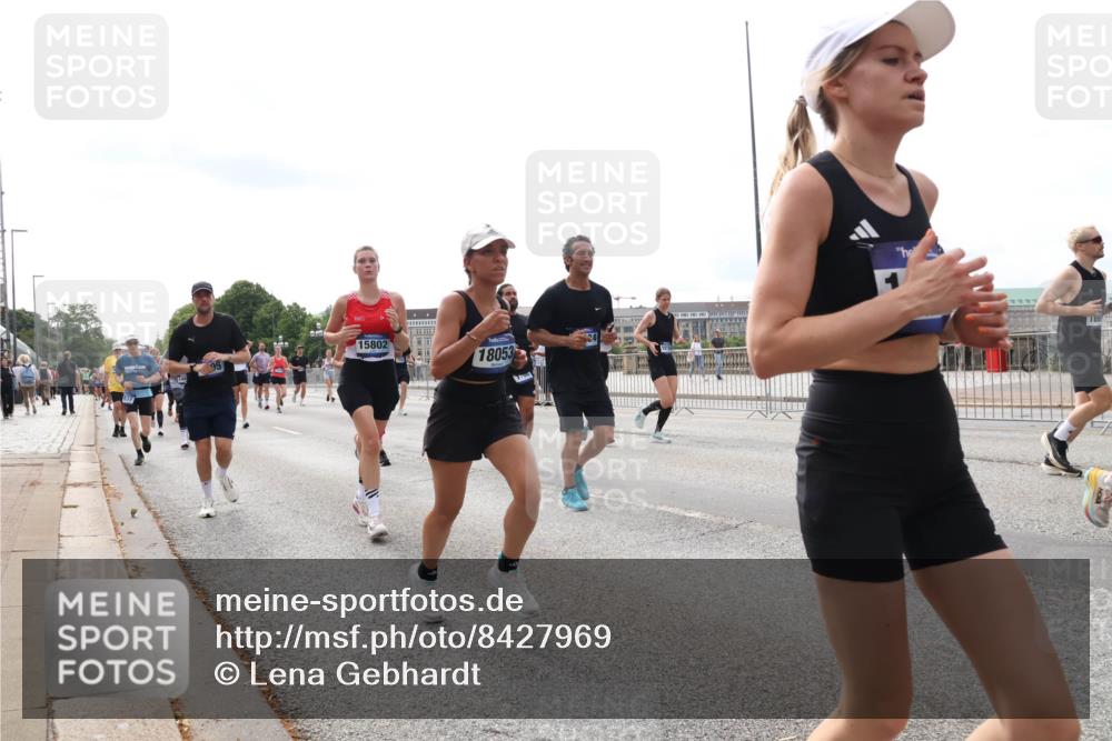 29.06.2025 - hella hamburg halbmarathon Lena Gebhardt http://msf.ph/oto/8427969 29.06.2025 10:19:33 Lombardsbrücke 15802, 18053, 7100, 169, 1145, 1332, 1534, 1708, 1718, 1755, 2017, 2311, 2357, 2405, 2441, 2589, 2795, 2812, 2895, 2918, 2993, 2995, 3446, 3678, 4108, 4110, 4170, 4562, 4570, 4722, 4979, 5034, 5035, 5080, 5098, 5123, 5178, 5251, 5429, 5449, 5849, 5878, 6444, 6477, 6482, 6542, 6796, 6797, 6872, 6874, 6939, 7143, 7248, 7249, 7836, 7917, 8146, 8427, 8537, 8575, 8761, 8778, 9252, 9652, 9856, 10039, 10124, 10129, 10349, 10540, 10594 meine-sportfotos.de