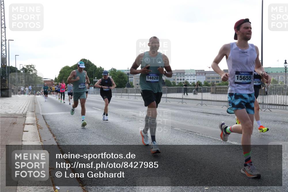 29.06.2025 - hella hamburg halbmarathon Lena Gebhardt http://msf.ph/oto/8427985 29.06.2025 09:44:17 Lombardsbrücke 10106, 11258, 14828, 15655, 10790, 1122, 1953, 2483, 2879, 3075, 3189, 3379, 3968, 5308, 5344, 7231, 7793, 8376, 8975, 9047, 9079, 10106, 10173, 10222, 10655, 10790, 11150, 11877, 13383, 13606, 13779, 14828, 15655, 16118, 17040, 17258, 18832, 19114 meine-sportfotos.de