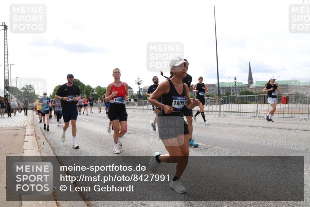 29.06.2025 - hella hamburg halbmarathon Lena Gebhardt http://msf.ph/oto/8427991 29.06.2025 10:19:33 Lombardsbrücke 14808, 279, 15802, 18053, 16159, 1145, 1332, 1534, 1708, 1718, 1755, 2017, 2311, 2357, 2405, 2441, 2589, 2795, 2812, 2895, 2918, 2993, 2995, 3446, 3678, 4108, 4110, 4170, 4562, 4570, 4722, 4979, 5034, 5035, 5080, 5098, 5123, 5178, 5251, 5429, 5449, 5849, 5878, 6444, 6477, 6482, 6542, 6796, 6797, 6872, 6874, 6939, 7143, 7248, 7249, 7836, 7917, 8146, 8427, 8537, 8575, 8761, 8778, 9252, 9652, 9856, 10039, 10124, 10129, 10349, 10540, 10594 meine-sportfotos.de