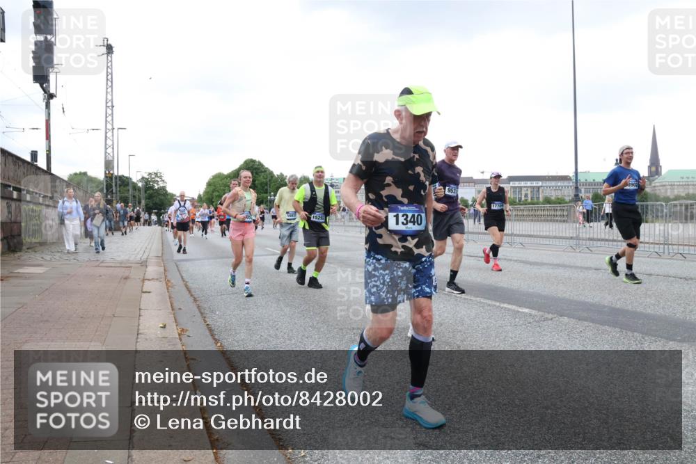 29.06.2025 - hella hamburg halbmarathon Lena Gebhardt http://msf.ph/oto/8428002 29.06.2025 10:53:50 Lombardsbrücke 16037, 15292, 1340, 953, 3902, 1017, 1263, 1340, 1687, 1709, 1744, 1753, 1789, 1900, 1906, 1984, 2065, 2079, 2372, 2429, 2600, 2761, 2854, 3055, 3079, 3226, 3249, 3465, 3467, 3557, 4323, 4595, 4685, 4801, 4838, 5430, 5562, 5804, 5815, 5856, 5857, 5898, 5964, 6039, 6041, 6044, 6192, 6273, 6306, 6468, 6583, 6913, 6988, 6996, 7039, 7068, 7537, 7611, 7614, 7876, 7890, 8189, 8212, 8515, 8906, 8924, 9077, 9138, 9456, 9503, 9531, 9572, 9685, 9771, 9785, 10175, 11390 meine-sportfotos.de