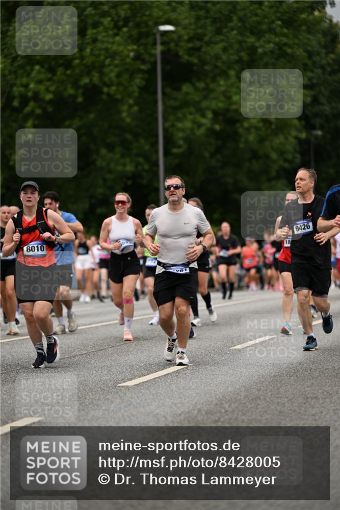 29.06.2025 - hella hamburg halbmarathon Dr. Thomas Lammeyer http://msf.ph/oto/8428005 29.06.2025 10:51:02 Kennedybrücke 1004, 1033, 1100, 1104, 1429, 1867, 1868, 1924, 1999, 2423, 2662, 2665, 2697, 2773, 2813, 3410, 3896, 4104, 4202, 4296, 4306, 4317, 4448, 4483, 4572, 5635, 5769, 5770, 5854, 5892, 6392, 6623, 7073, 7268, 7364, 7368, 7374, 8010, 8047, 8486, 8706, 9120, 9121, 9243, 9337, 9426, 9445, 9774, 9949, 10030, 10327, 10329, 11253, 11361, 11408 meine-sportfotos.de