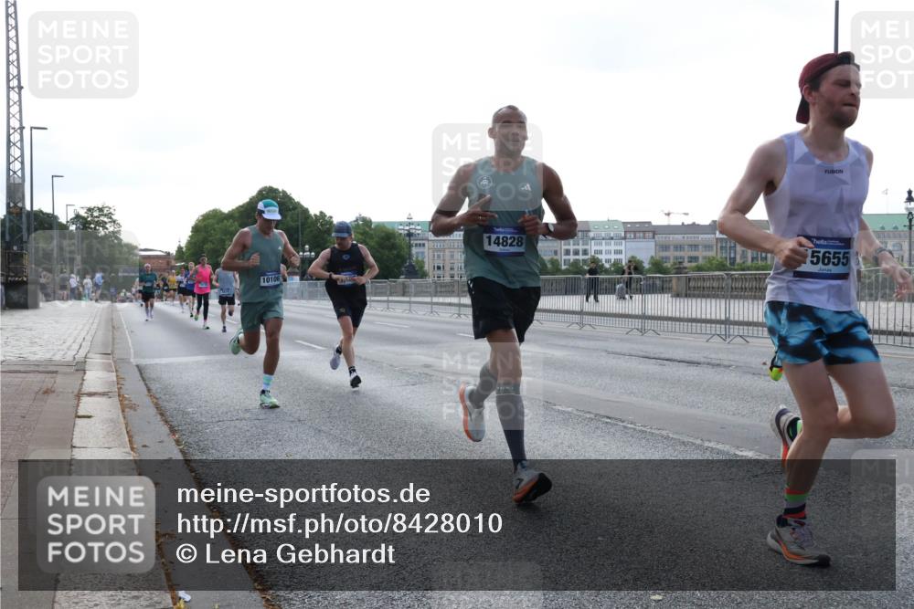 29.06.2025 - hella hamburg halbmarathon Lena Gebhardt http://msf.ph/oto/8428010 29.06.2025 09:44:18 Lombardsbrücke 10106, 14828, 5655, 1122, 1953, 2483, 2879, 3075, 3189, 3379, 3968, 5308, 5344, 7231, 7793, 8376, 8975, 9047, 9079, 10106, 10173, 10222, 10655, 10790, 11150, 11877, 13383, 13606, 13779, 14828, 15655, 16118, 17040, 17258, 18699, 19114 meine-sportfotos.de