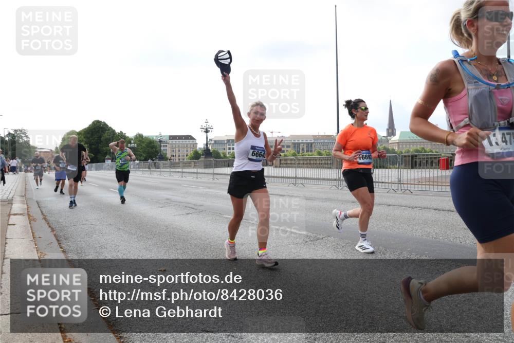 29.06.2025 - hella hamburg halbmarathon Lena Gebhardt http://msf.ph/oto/8428036 29.06.2025 10:06:48 Lombardsbrücke 18828, 6664, 13475, 6692, 1245, 1766, 1993, 4666, 5807, 5845, 5951, 6572, 6664, 7503, 8290, 8744, 8960, 9560, 10214, 10283, 10297, 10736, 10886, 12371, 12418, 12550, 13475, 13863, 14607, 15377, 15462, 15858, 16554, 16692, 16933, 17059, 17174, 17895, 18042, 18316, 18343, 18381, 18575, 18577, 18652, 18828, 18910, 18913 meine-sportfotos.de