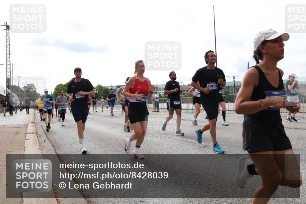 29.06.2025 - hella hamburg halbmarathon Lena Gebhardt http://msf.ph/oto/8428039 29.06.2025 10:19:34 Lombardsbrücke 27, 18234, 8778, 1145, 1332, 1534, 1708, 1718, 1755, 2017, 2311, 2357, 2405, 2441, 2589, 2795, 2812, 2895, 2918, 2993, 2995, 3446, 3678, 4108, 4110, 4170, 4562, 4570, 4722, 4979, 5034, 5035, 5080, 5098, 5123, 5178, 5251, 5429, 5449, 5849, 5878, 6444, 6477, 6482, 6542, 6796, 6797, 6872, 6874, 6939, 7143, 7248, 7249, 7836, 7917, 8146, 8427, 8537, 8575, 8761, 8778, 9252, 9652, 9856, 10039, 10124, 10129, 10349, 10540, 10594 meine-sportfotos.de