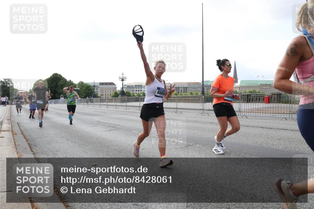29.06.2025 - hella hamburg halbmarathon Lena Gebhardt http://msf.ph/oto/8428061 29.06.2025 10:06:48 Lombardsbrücke 18828, 6664, 6690, 1245, 1766, 1993, 4666, 5807, 5845, 5951, 6572, 6664, 7503, 8290, 8744, 8960, 9560, 10214, 10283, 10297, 10736, 10886, 12371, 12418, 12550, 13475, 13863, 14607, 15377, 15462, 15858, 16554, 16692, 16933, 17059, 17174, 17895, 18042, 18316, 18343, 18381, 18575, 18577, 18652, 18828, 18910, 18913 meine-sportfotos.de