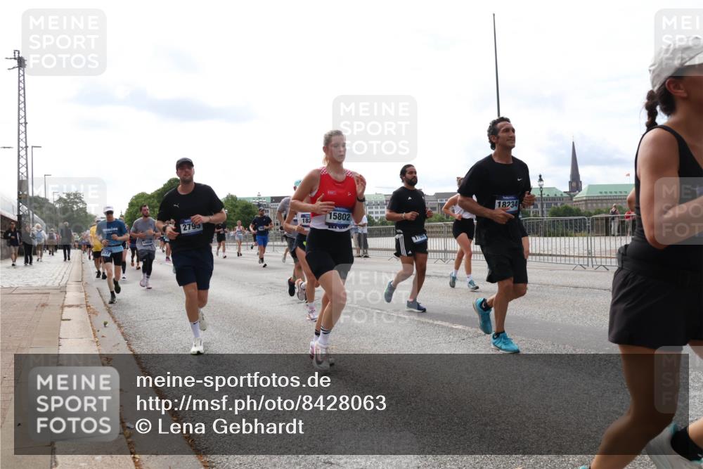 29.06.2025 - hella hamburg halbmarathon Lena Gebhardt http://msf.ph/oto/8428063 29.06.2025 10:19:34 Lombardsbrücke 2795, 182, 15802, 18234, 1145, 1332, 1534, 1708, 1718, 1755, 2017, 2311, 2357, 2405, 2441, 2589, 2795, 2812, 2895, 2918, 2993, 2995, 3446, 3678, 4108, 4110, 4170, 4562, 4570, 4722, 4979, 5034, 5035, 5080, 5098, 5123, 5178, 5251, 5429, 5449, 5849, 5878, 6444, 6477, 6482, 6542, 6796, 6797, 6872, 6874, 6939, 7143, 7248, 7249, 7836, 7917, 8146, 8427, 8537, 8575, 8761, 8778, 9252, 9652, 9856, 10039, 10124, 10129, 10349, 10540, 10594 meine-sportfotos.de