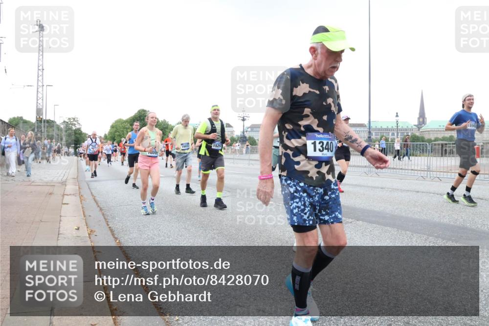 29.06.2025 - hella hamburg halbmarathon Lena Gebhardt http://msf.ph/oto/8428070 29.06.2025 10:53:50 Lombardsbrücke 16037, 15292, 1805, 1340, 18902, 1017, 1263, 1340, 1687, 1709, 1744, 1753, 1789, 1900, 1906, 1984, 2065, 2079, 2372, 2429, 2600, 2761, 2854, 3055, 3079, 3226, 3249, 3465, 3467, 3557, 4323, 4595, 4685, 4801, 4838, 5430, 5562, 5804, 5815, 5856, 5857, 5898, 5964, 6039, 6041, 6044, 6192, 6273, 6306, 6468, 6583, 6913, 6988, 6996, 7039, 7068, 7537, 7611, 7614, 7876, 7890, 8189, 8212, 8515, 8906, 8924, 9077, 9138, 9456, 9503, 9531, 9572, 9685, 9771, 9785, 10175, 11390 meine-sportfotos.de